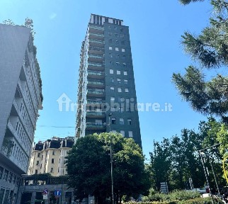 Bilocale piazzale Biancamano, Moscova, Milano