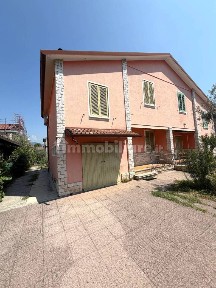 Villa bifamiliare via Nona, Villaggio Badia, Brescia