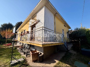 Villa bifamiliare via Donatori di Sangue, Centro, Erbusco