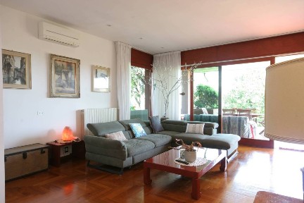 Villa unifamiliare via Catullo, Pieve Vecchia, Villaggio Sanghen, Manerba del Garda