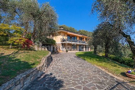 Villa unifamiliare via Belvedere, Gardone Riviera