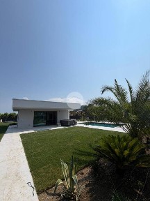 Villa unifamiliare via Gazzolo, Lido, Manerba del Garda