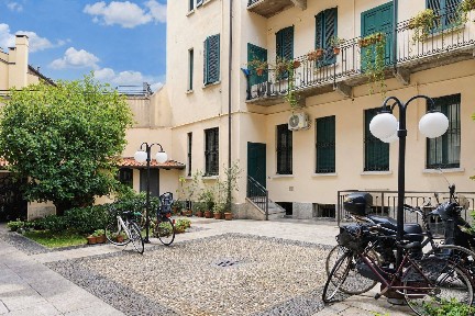 Bilocale via Vigevano 14, Navigli - Darsena, Milano