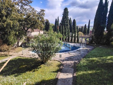 Villa unifamiliare via Caio Valerio Catullo 9, Centro, Sirmione