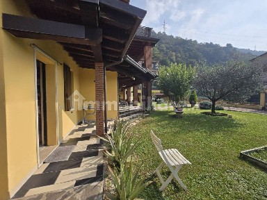 Villa unifamiliare via Ripe, Centro, Villa Carcina