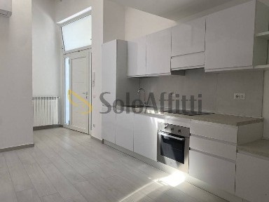 Trilocale ottimo stato, piano terra, Porta Romana - Medaglie d'Oro, Milano