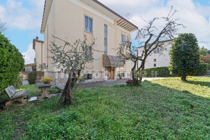 Villa unifamiliare via Scuole, Centro Storico, Desenzano del Garda