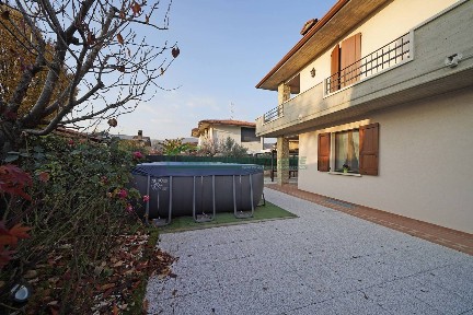 Villa unifamiliare via Caduti del Lavoro, Centro, Prevalle