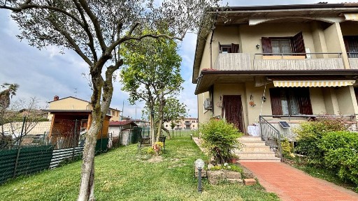 Villa bifamiliare via Alcide de gasperi 01, Centro, Torbole Casaglia