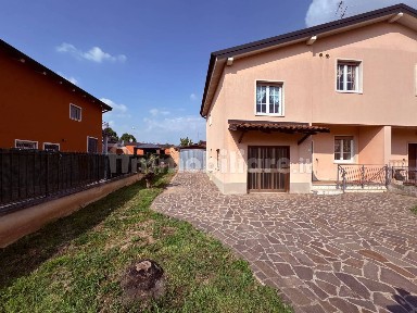 Villa bifamiliare via Tredicesima Villaggio Sereno, Villaggio Sereno, Brescia