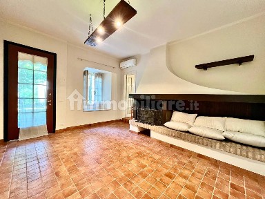 Villa bifamiliare via San Pietro, Entroterra, Desenzano del Garda