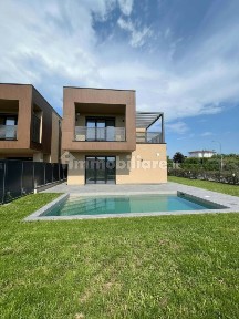 Villa unifamiliare via Case Sparse Serraglie 60, Pieve Vecchia, Villaggio Sanghen, Manerba del Garda