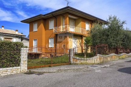 Villa unifamiliare via San Zeno, Entroterra, Desenzano del Garda