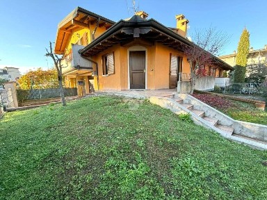 Villa plurifamiliare via Pittore Pordenone 8, Corticelle Pieve, Dello