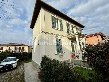 Villa bifamiliare via Crotte, Urago Mella, Brescia