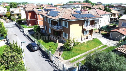 Villa bifamiliare via Eugenio Curiel, Centro, Carpenedolo