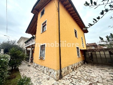 Villa unifamiliare via A. Canossi, Rezzato