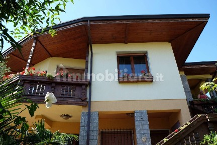 Villa unifamiliare via Colombare, Centro, Sirmione