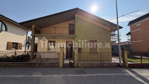 Villa unifamiliare via Giuseppe Garibaldi 11, Centro, Castel Mella