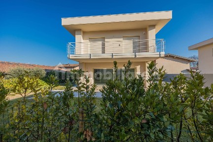 Villa unifamiliare via Pieve Vecchia, Pieve Vecchia, Villaggio Sanghen, Manerba del Garda