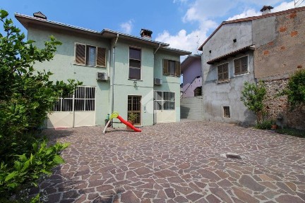 Villa bifamiliare via XXIV Maggio 27, Centro, Ghedi
