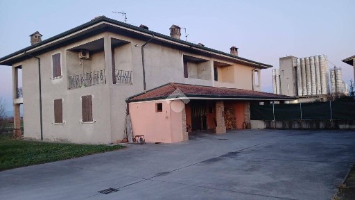 Villa bifamiliare via Gottolengo 17, Isorella