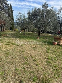 Firenze, Galluzzo, Via di Giogoli, 10