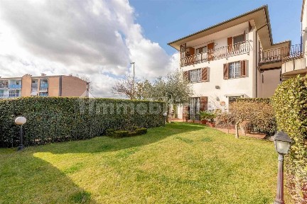 Terratetto unifamiliare via dei Confini, Capalle, La Villa, Esselunga, Campi Bisenzio