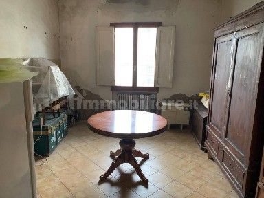 Terratetto unifamiliare 215 m², da ristrutturare, Semicentro, Zona Stadio, Certaldo