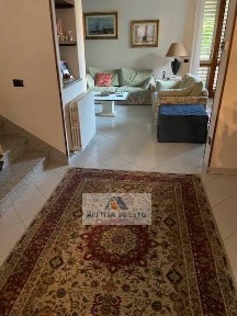 Terratetto unifamiliare 200 m², Vinci