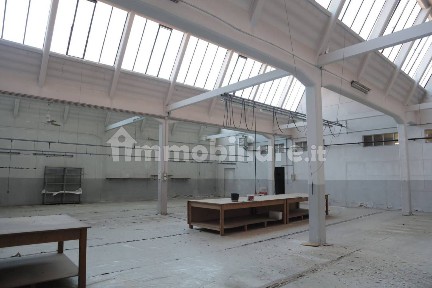 Magazzino all'asta, Terni