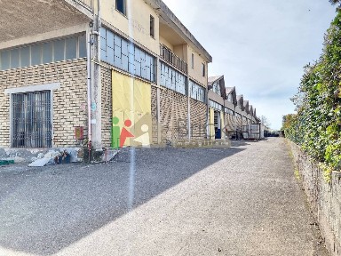 Capannone in Vendita