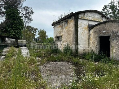 Capannone all'asta Strada Piano Rosso, Latina