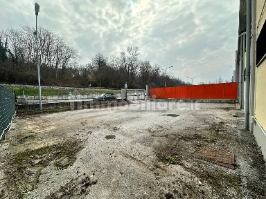 Capannone in Affitto