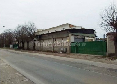 Capannone in Vendita