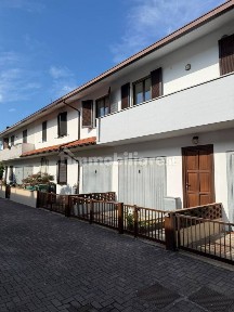 Mede, Via Giuseppe e Lorenzo Perosi, 5/4