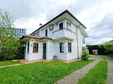 Villa bifamiliare via Nino Cattozzo 54, Centro, Adria