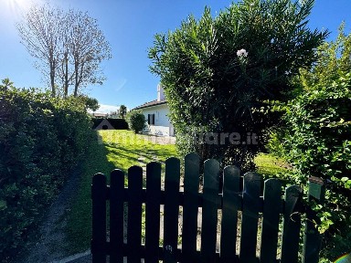 Villa bifamiliare via dei Tamerici 6, Isola Albarella, Rosolina