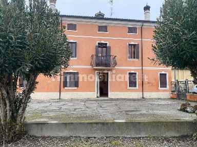 Villa unifamiliare via Adolfo Azzi, Trecenta