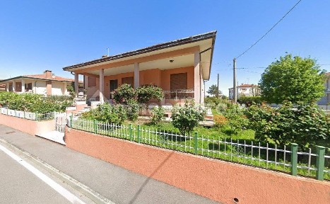 Villa unifamiliare via Giacomo Puccini 18, Loreo