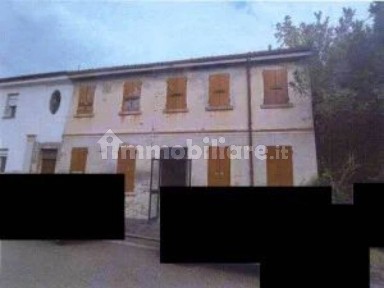 Villa all'asta via Roma 25, Calto