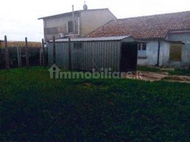 Villa all'asta via Argine Vegri 9, Castelmassa
