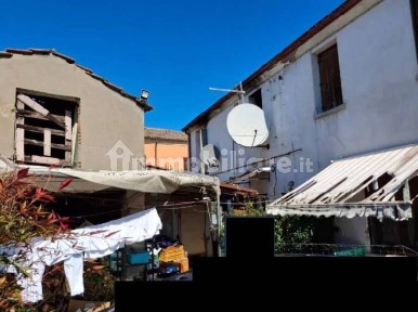 Villa all'asta via Roma 24, Calto