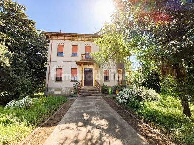 Villa unifamiliare via Cesare Battisti 4, Castelmassa