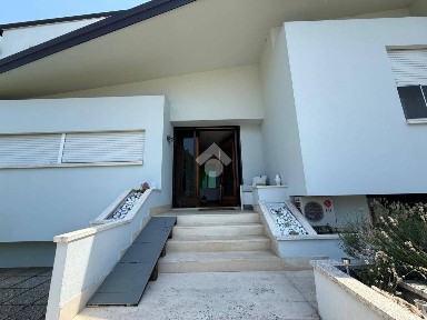 Villa plurifamiliare vicolo A. Gramsci 51, Costa di Rovigo