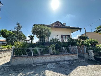 Taglio di Po, Via Dante Alighieri