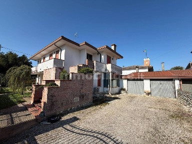 Villa bifamiliare via Roma 11, Centro, Pettorazza Grimani
