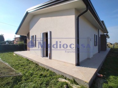 Villa bifamiliare viale dei Mille, Rovigo Est, Rovigo