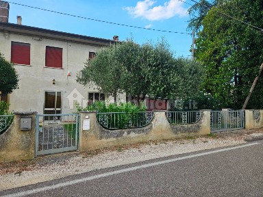 Villa bifamiliare via Gorgo Spino, Bagnolo di Po