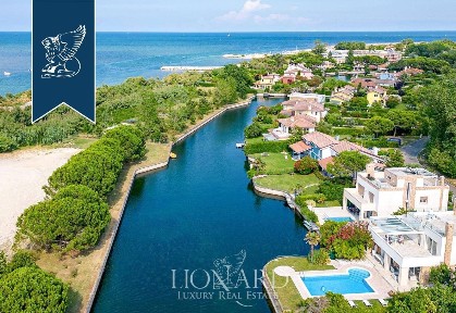 Villa unifamiliare, ottimo stato, 560 m², Isola Albarella, Rosolina